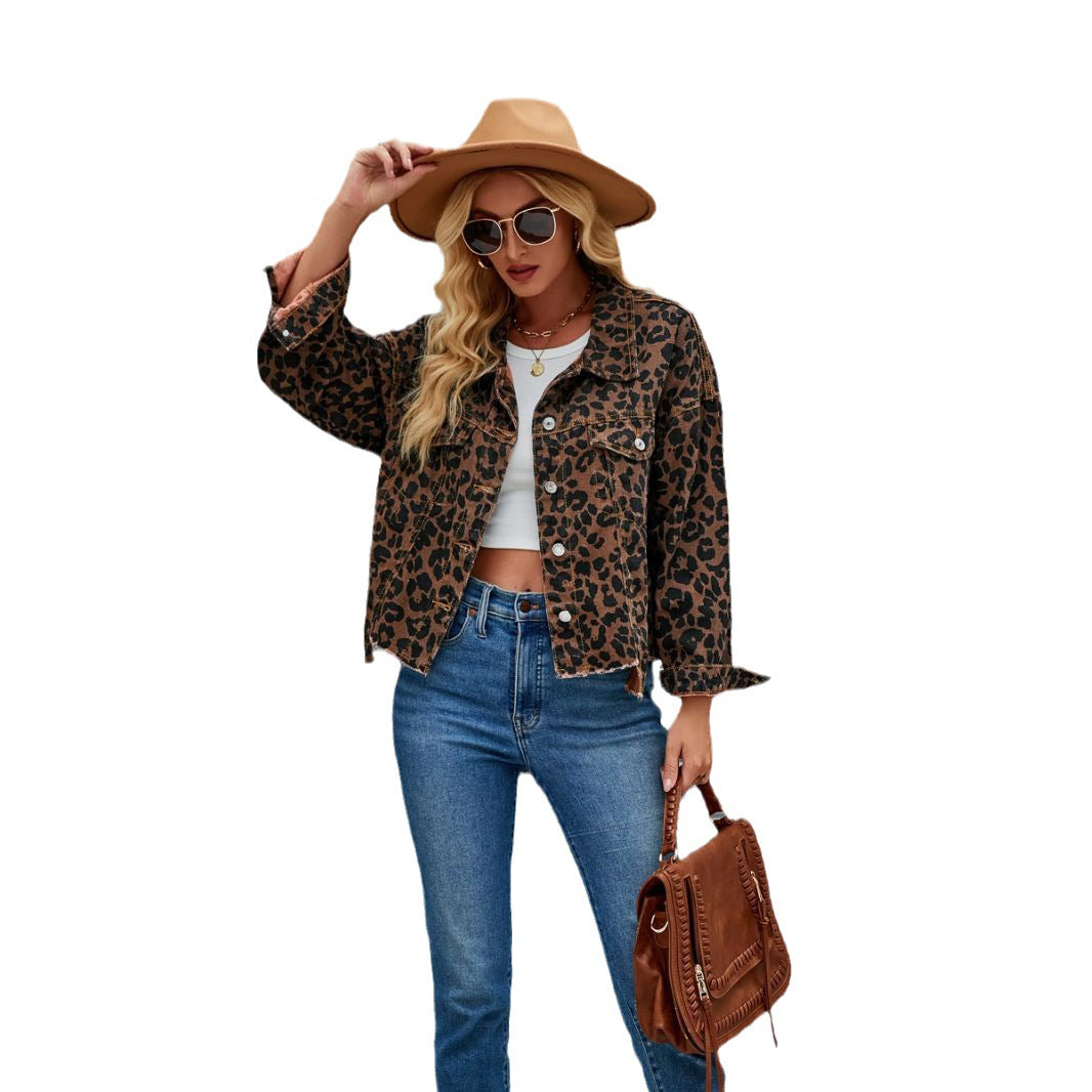 Giacca di jeans da donna in stile alla moda