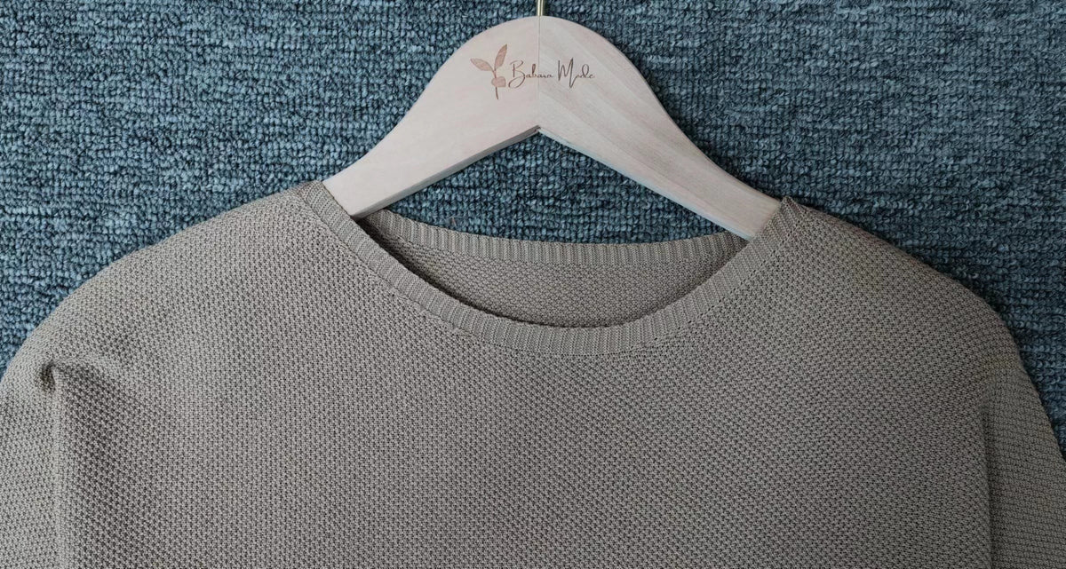 Drune - Goldfarbener einfarbiger Pullover mit Rundhalsausschnitt