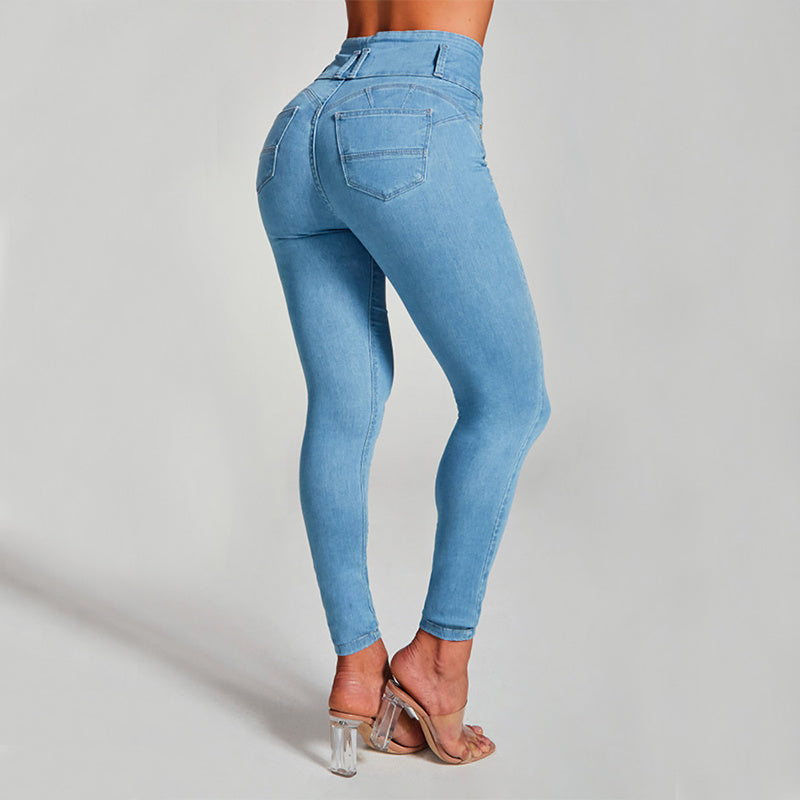 Jeans a vita alta, dal taglio aderente elasticizzato e con effetto lifting sui fianchi