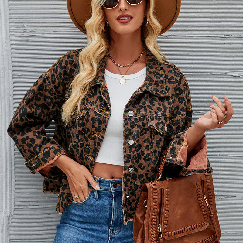 Giacca di jeans da donna in stile alla moda
