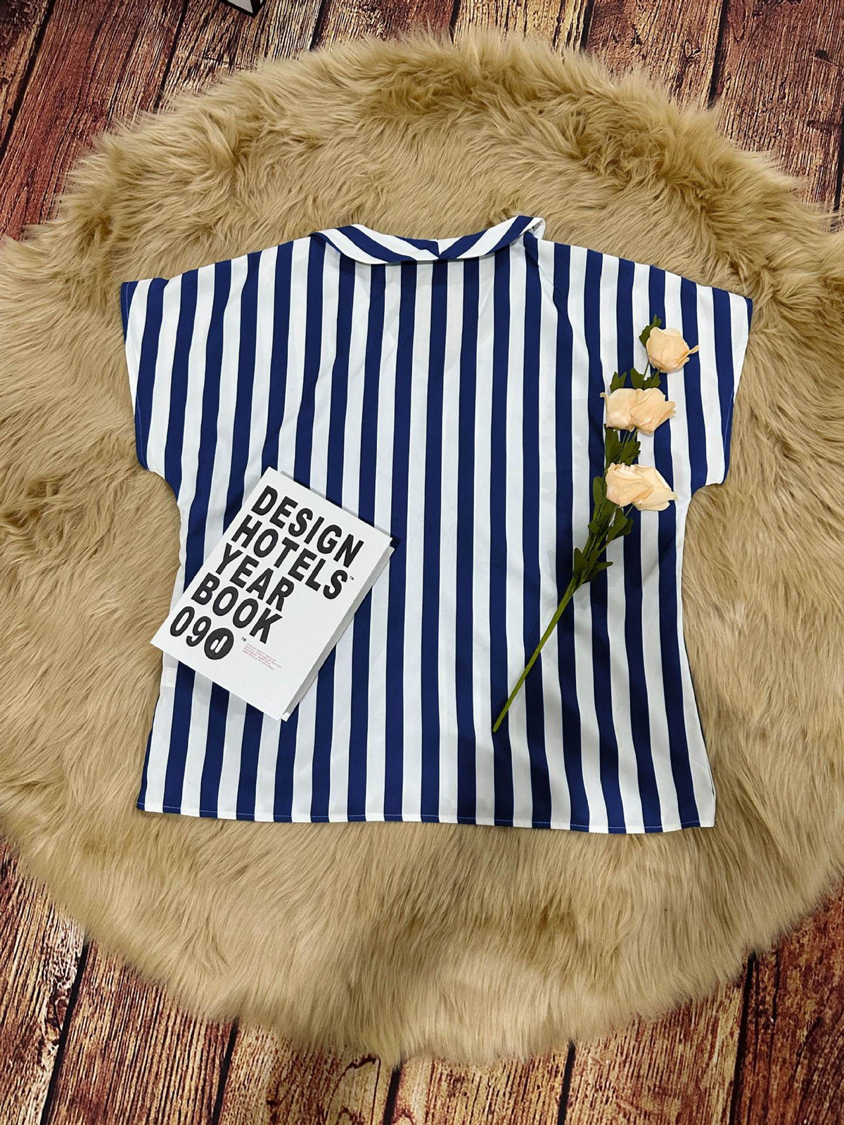 Damen Bluse im elegant gestreiften Design mit modernem V-Ausschnitt und kurzen Ärmeln Drune