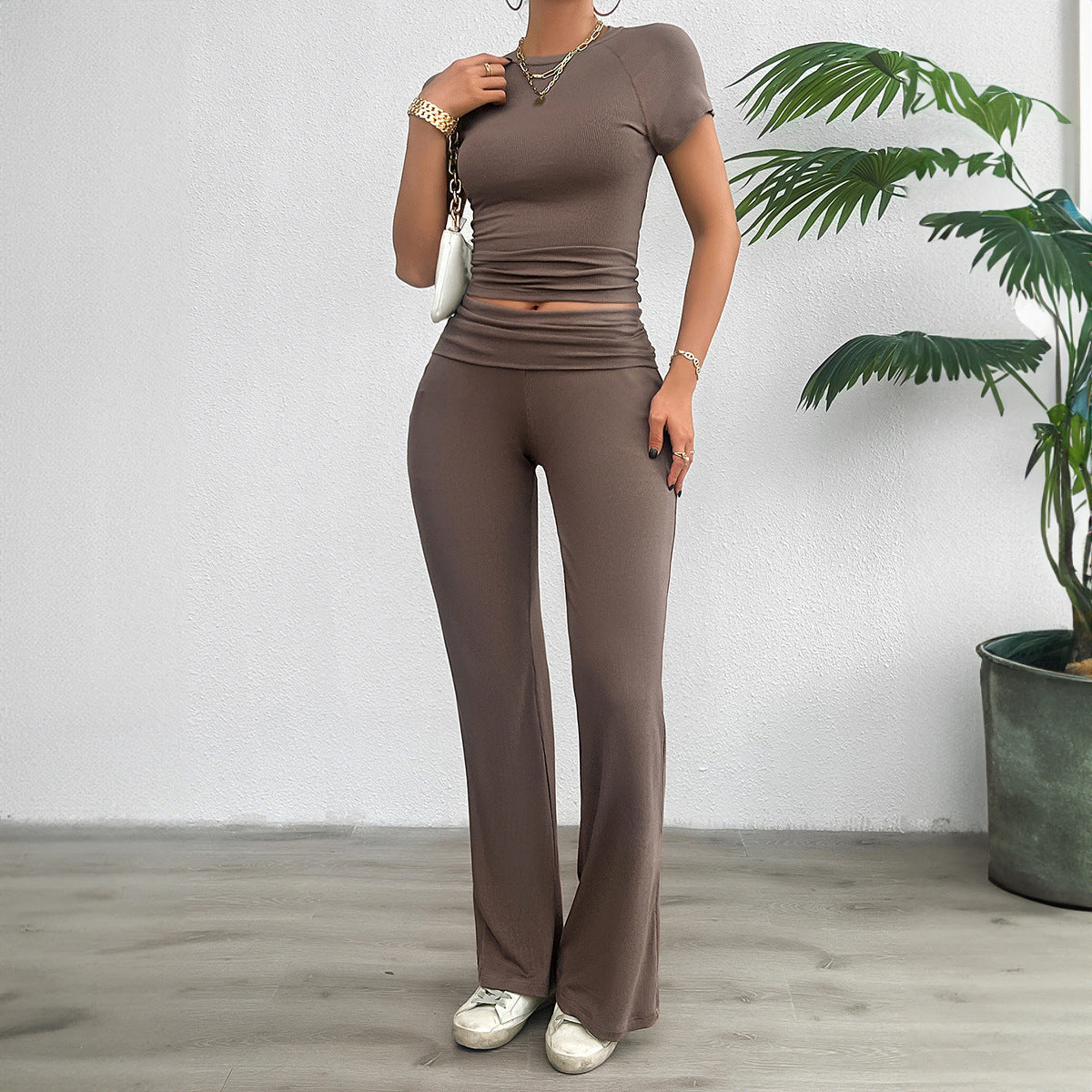 Damen Freizeit-Loungewear-Set mit cropped Oberteil und weiter Hose Drune