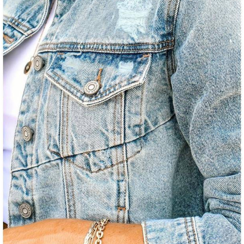 Giacca in denim da donna con dettagli casual effetto consumato e taglio moderno