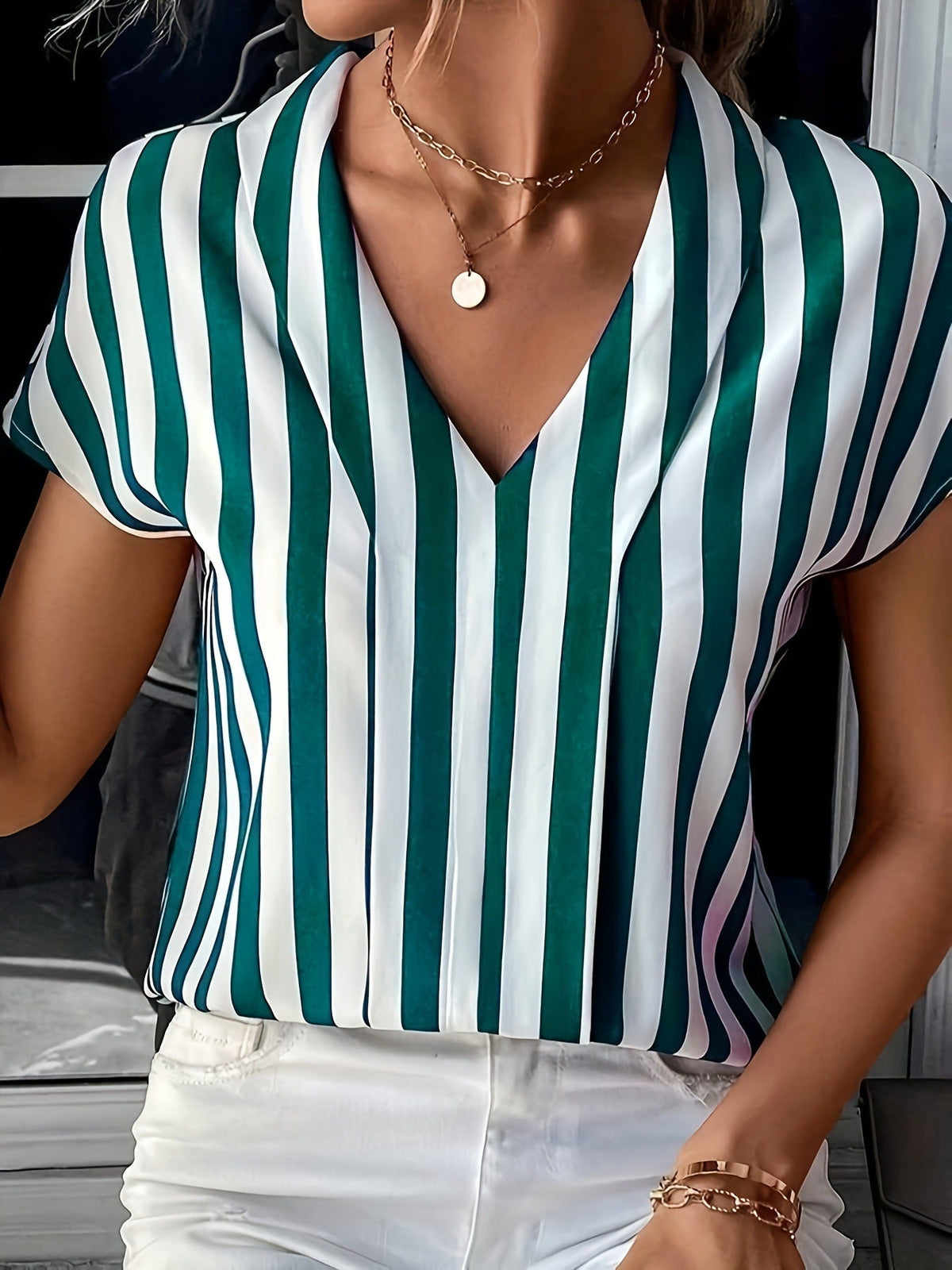 Damen Bluse im elegant gestreiften Design mit modernem V-Ausschnitt und kurzen Ärmeln Drune