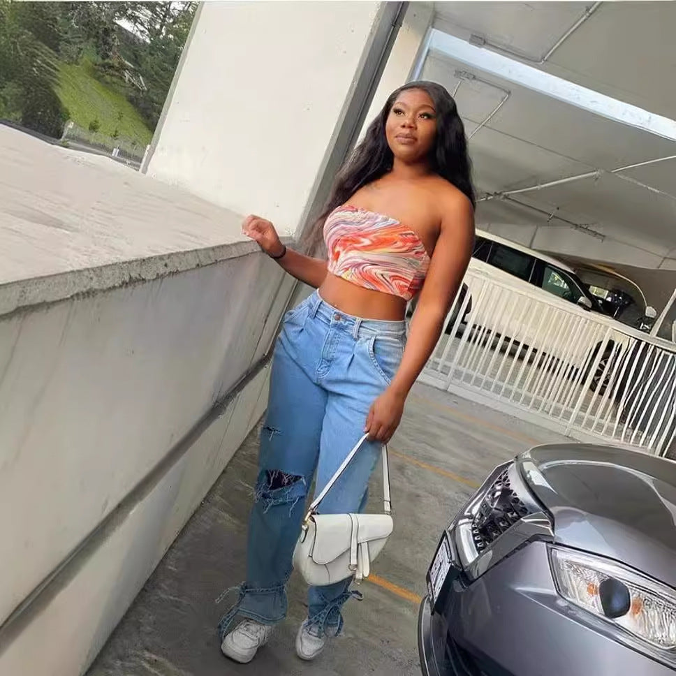 Jeans da donna effetto strappato dal taglio ampio e moderno, dall’eleganza disinvolta
