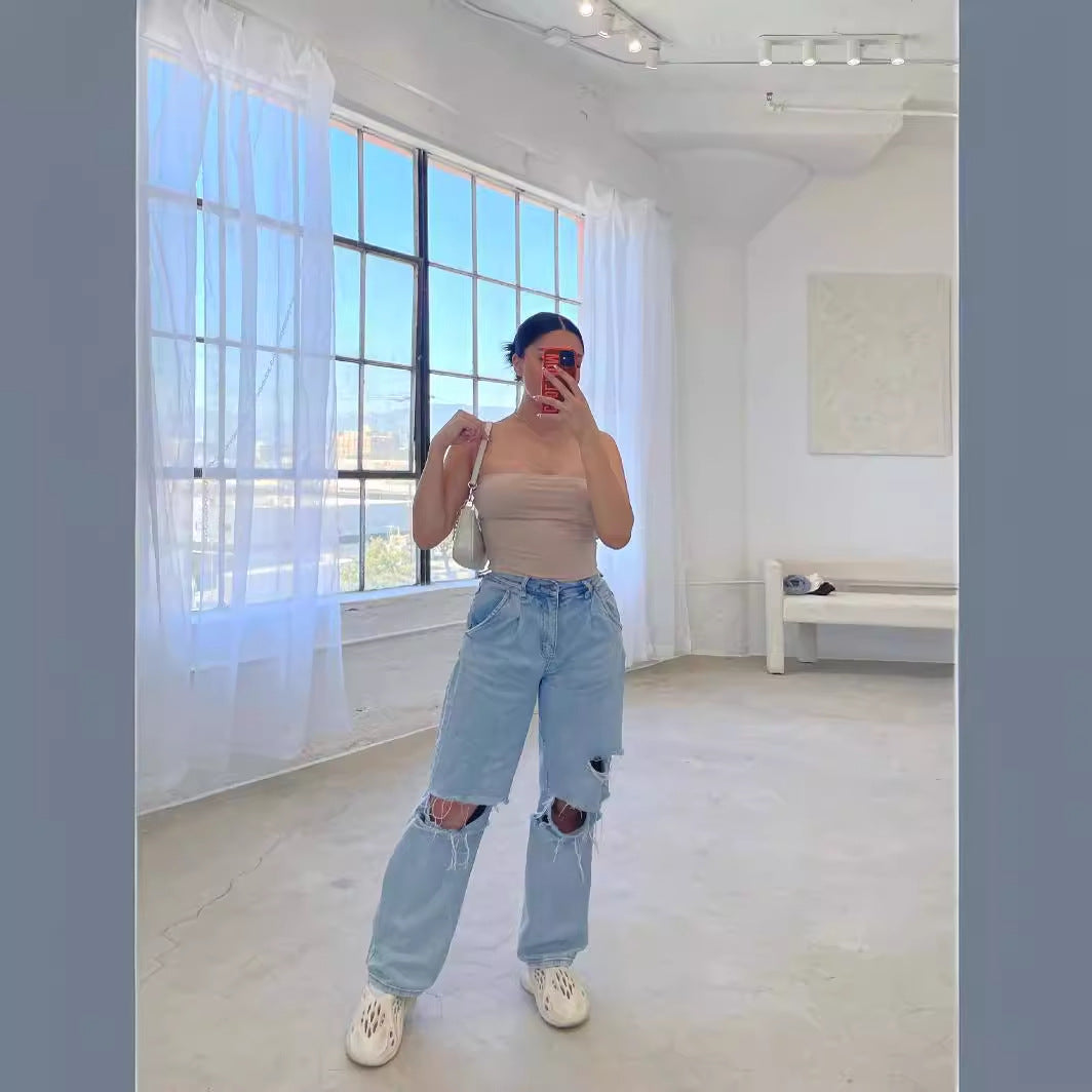 Jeans da donna effetto strappato dal taglio ampio e moderno, dall’eleganza disinvolta