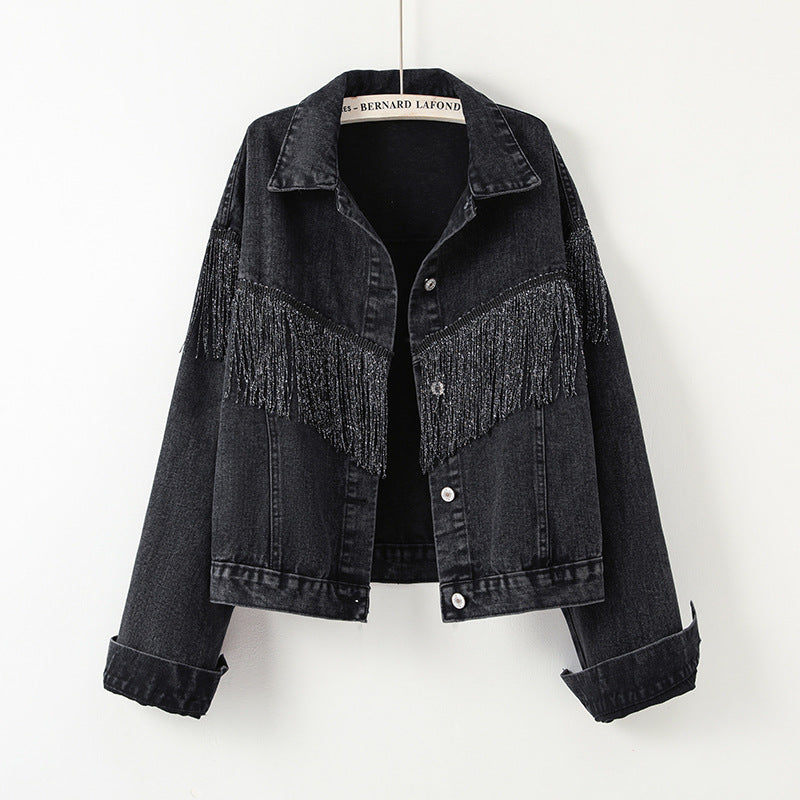 Giacca da donna in jeans con dettagli sfrangiati e taglio casual