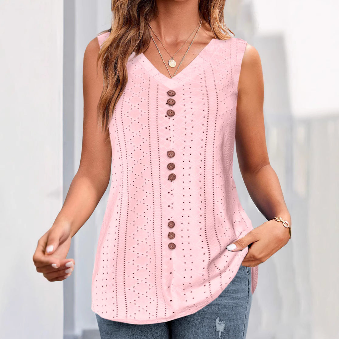 Damen ärmelloses Blusenshirt mit filigranem Lochmuster und Knopfleiste Drune