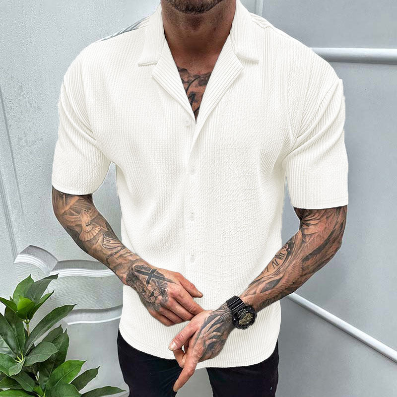 Camicia da uomo a maniche corte con tessuto strutturato e colletto moderno