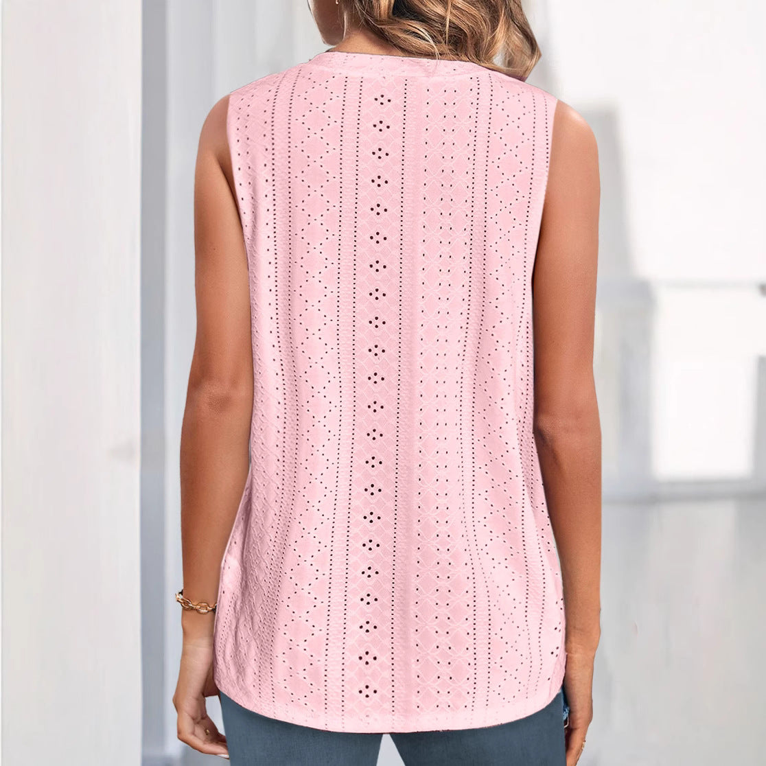 Damen ärmelloses Blusenshirt mit filigranem Lochmuster und Knopfleiste Drune