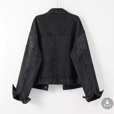 Giacca da donna in jeans con dettagli sfrangiati e taglio casual