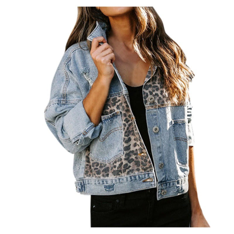 Giacca in denim da donna con un esclusivo motivo animalier e un taglio casual