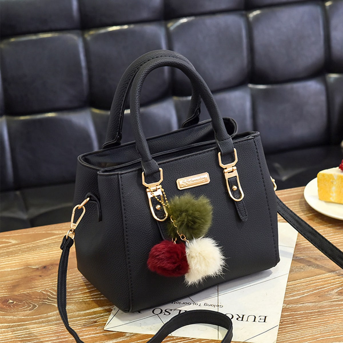 Drune Damen-Tasche | Lederhandtasche mit 3 weichen Plüschbällen