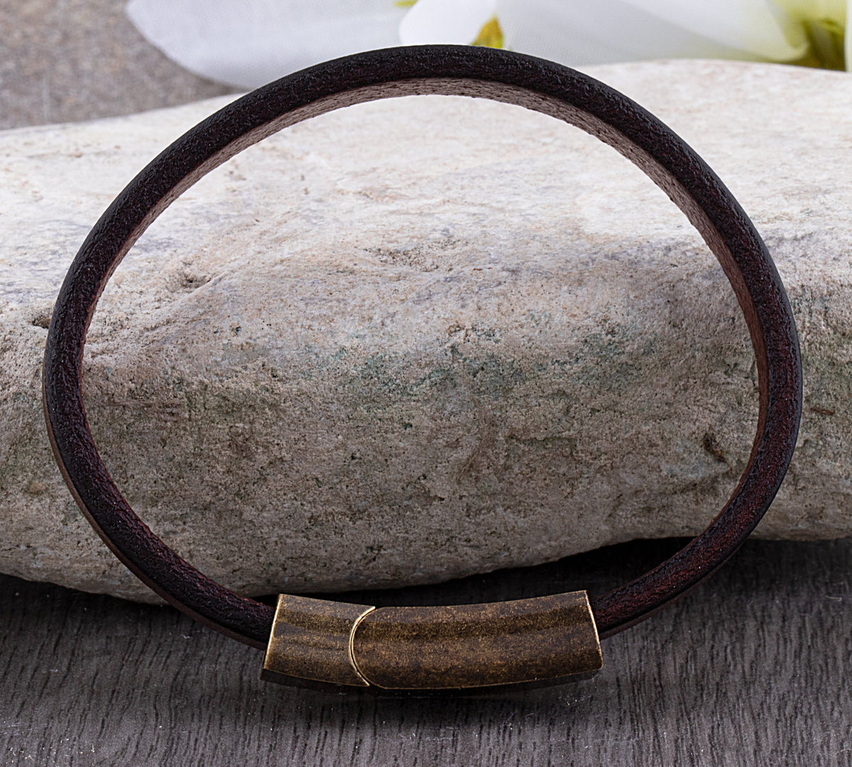 Drune | Robuste Lederarmband mit Messingschließe