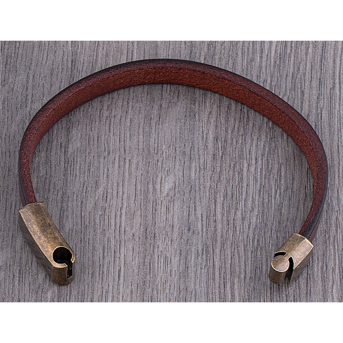 Drune | Robuste Lederarmband mit Messingschließe