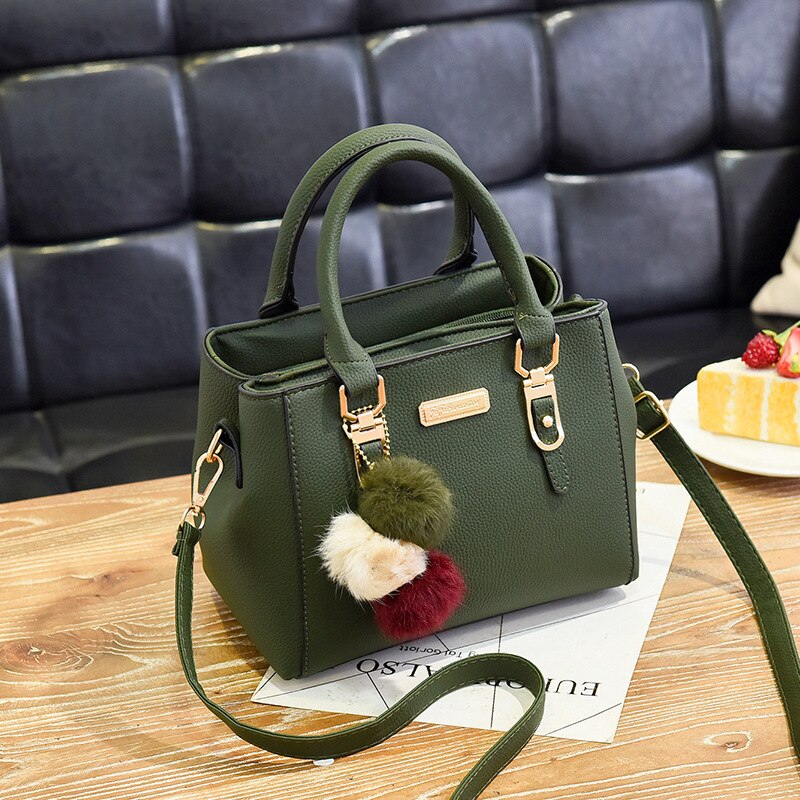 Drune Damen-Tasche | Lederhandtasche mit 3 weichen Plüschbällen