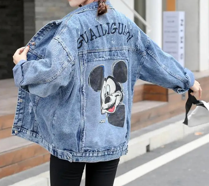 Giacca di jeans da donna in stile moderno