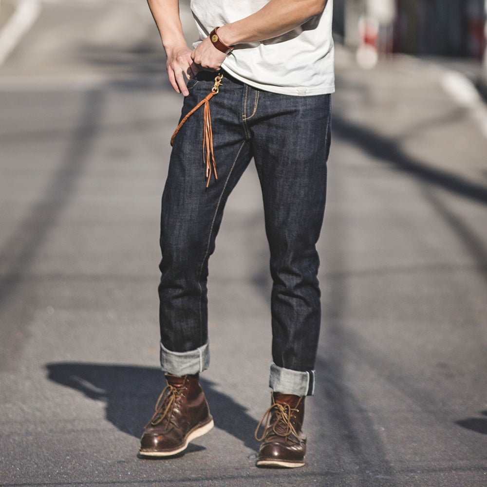 Jeans in denim selvage grezzo con graffiti e toppa in crine di cavallo da uomo