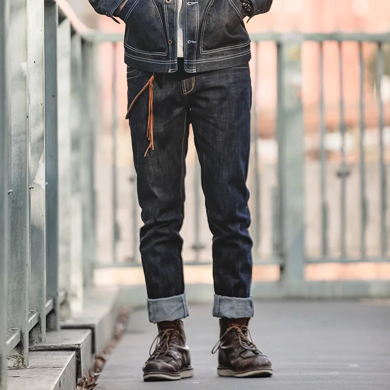 Jeans in denim selvage grezzo con graffiti e toppa in crine di cavallo da uomo