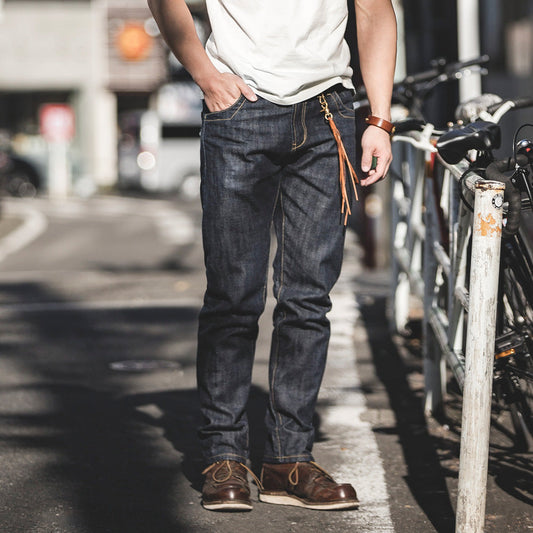 Jeans in denim selvage grezzo con graffiti e toppa in crine di cavallo da uomo